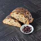 Oliven Ciabatta in Scheiben serviert als Beilage in der Gastronomie