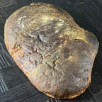 Das Sylter Brot von Jochen Gaues in 2 kg mit knuspriger Kruste und luftiger Krume. Frisch gebacken und direkt zu dir nach Hause geliefert.