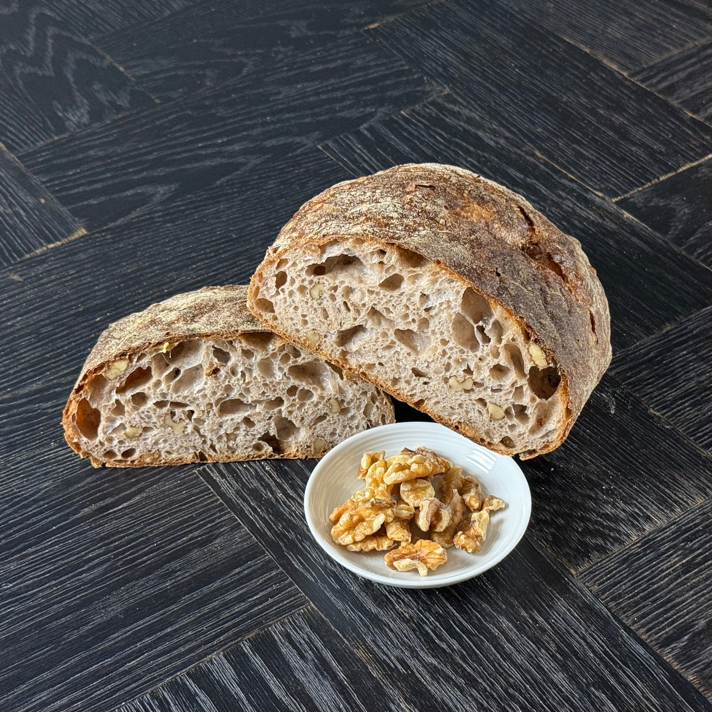 Walnuss Ciabatta von Jochen Gaues mit Walnussstücken im Teig, aromatisch und handwerklich gebacken